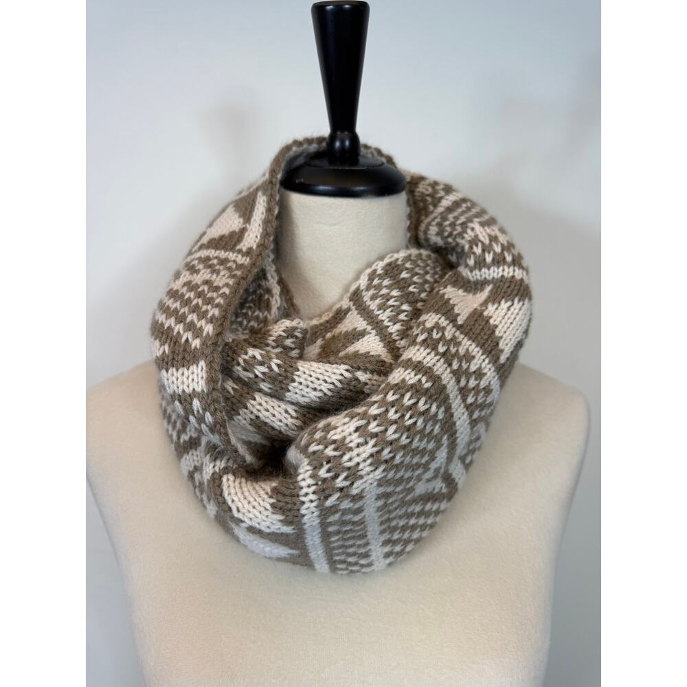 Altar’d State Geometric Chunky Knit Infinity Scarf Neutral Taupe‎ Cream